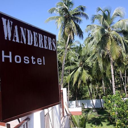 Wanderers Hostel Morjim Exterior foto