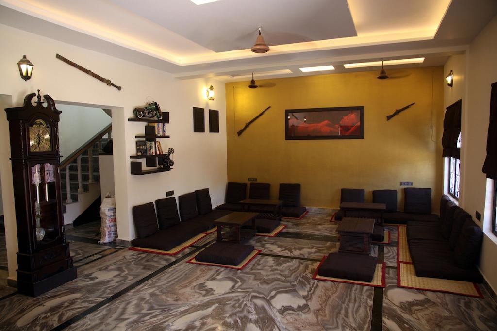 Wanderers Hostel Morjim Exterior foto